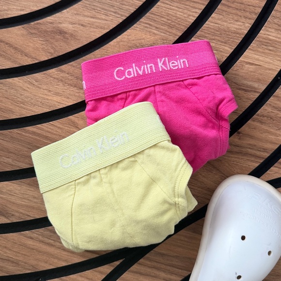 Calvin Klein - Picture 5 of 5